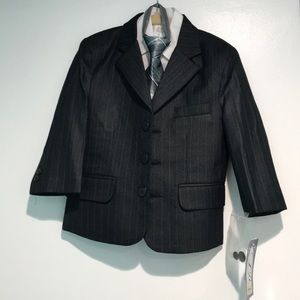 NWT charcoal pin-striped Boys 5 piece suit set